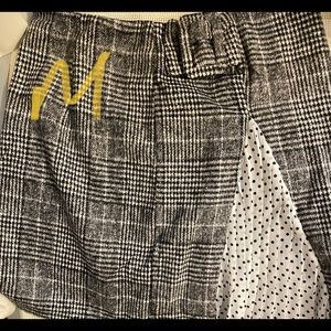 Cute pleated and belted skirt